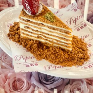 Medovık Cake Slıce